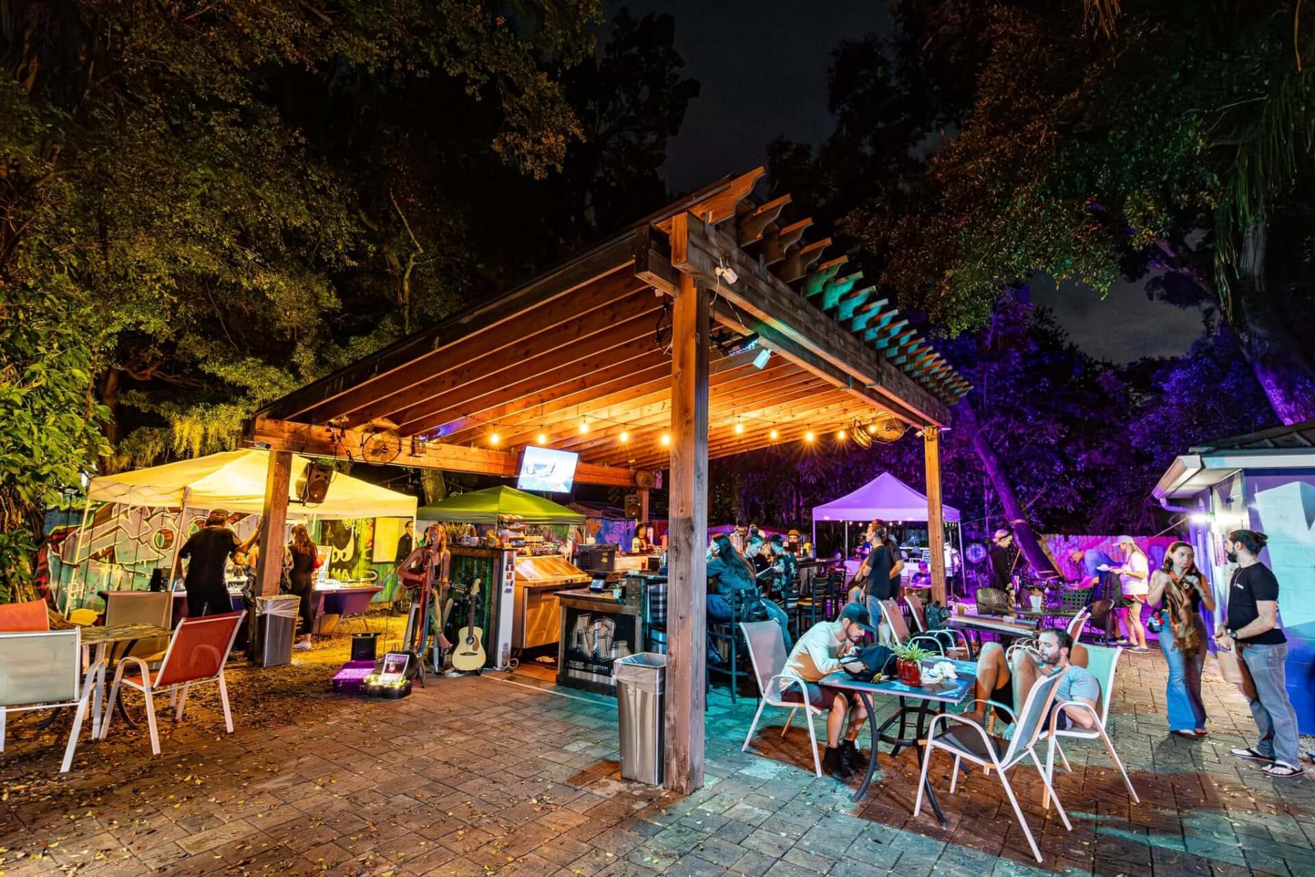 art market at night