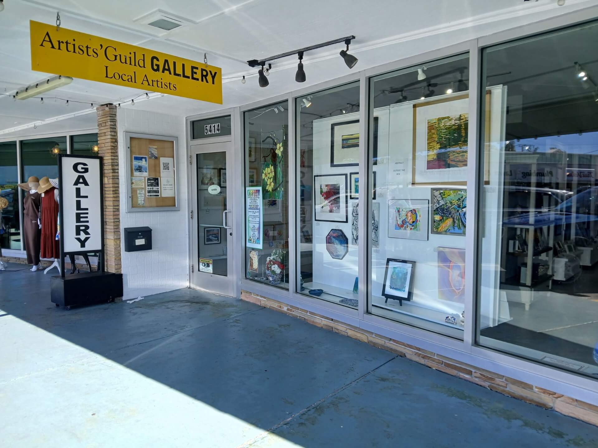 AGAMI gallery window picture