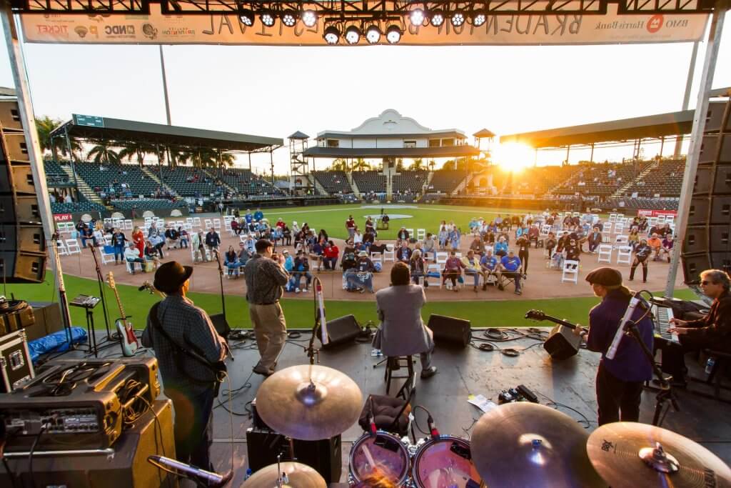 Dreamy Spots to Dine Under the Stars Dreamy Spots to Dine Under the Stars