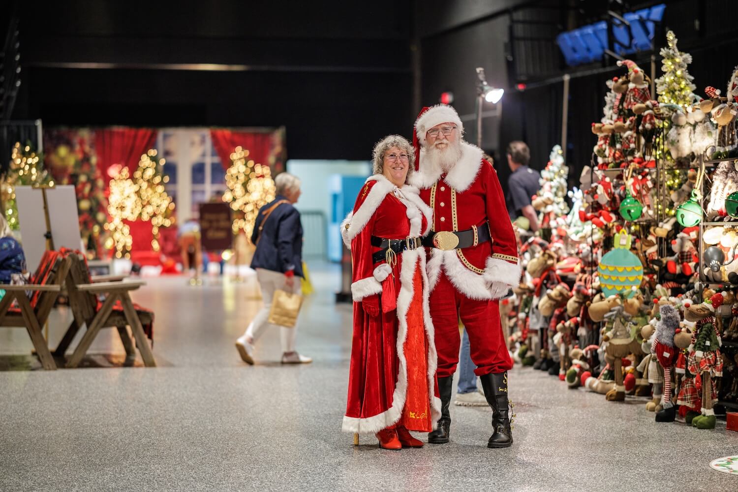 Picture of Santa and Mrs. Claus at EHM